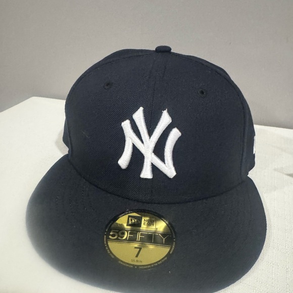 IC COLLECTION Black Cap - Picture 1 of 5